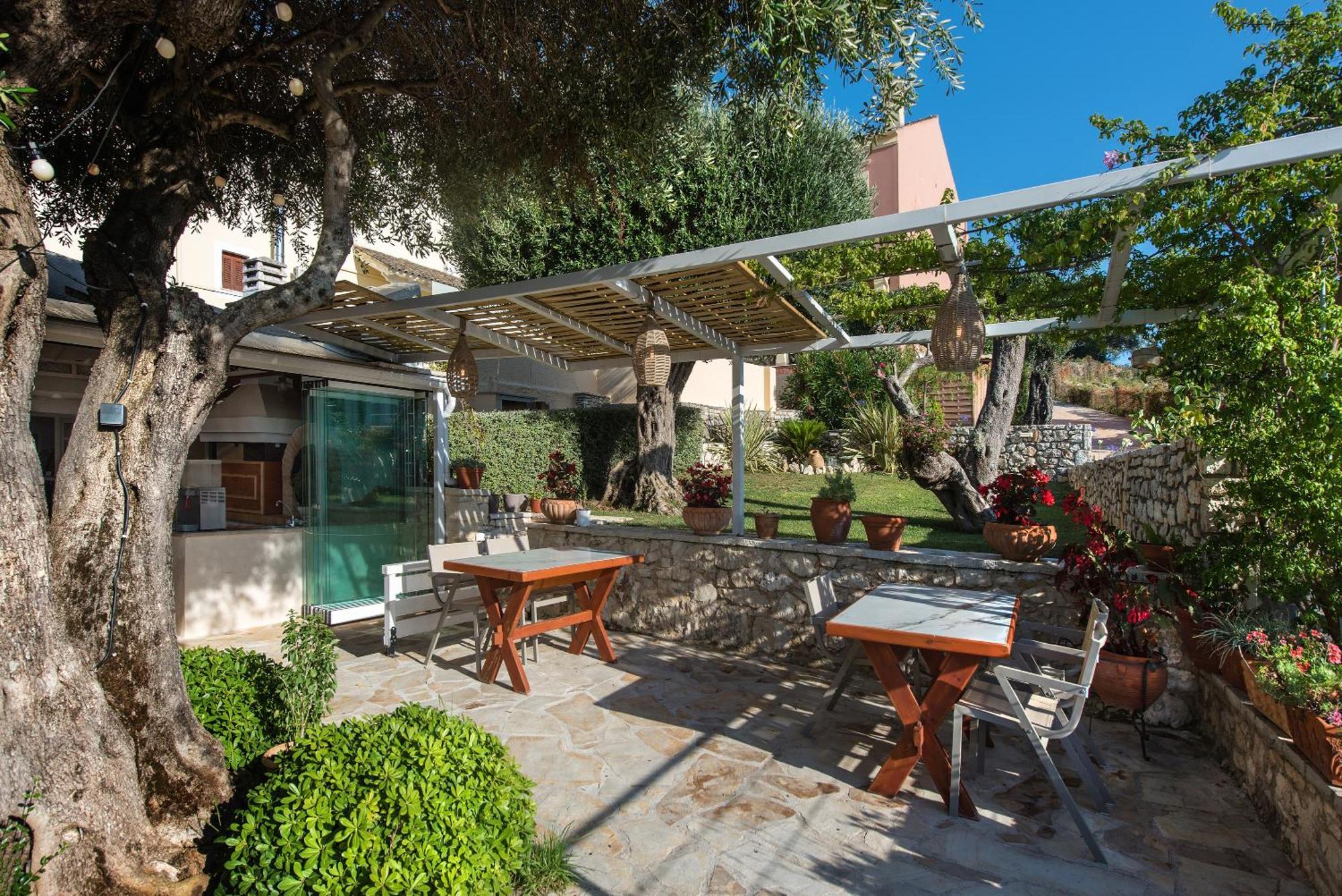 Hill Lofos Hotel Kassiopi Exterior photo